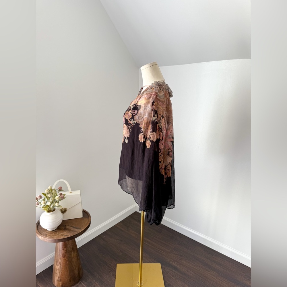 Zimmermann
Illustration Billow Blouse - Picture 7 of 11